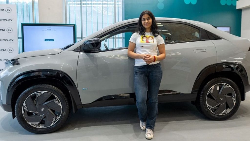 મનુ ભાકરને વિશ્વ EV દિવસ પર ભારતની પ્રથમ Tata Curvv EV SUV પ્રાપ્ત થઈ