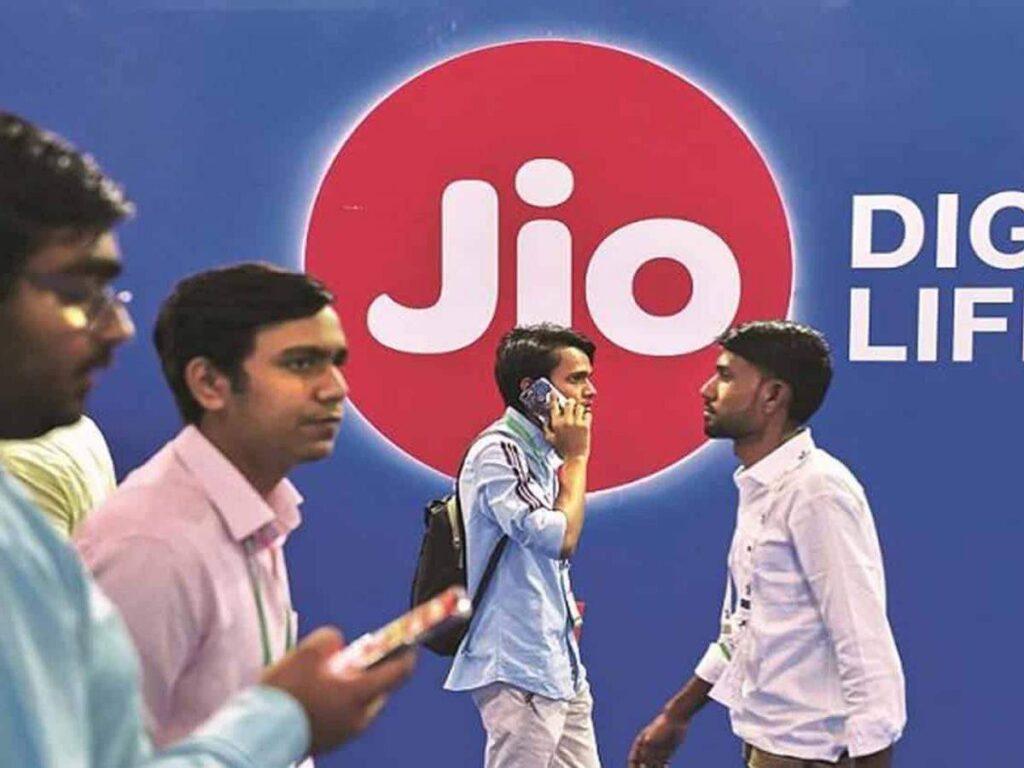 Jio નેટવર્ક ડાઉન: રિલાયન્સ જિયો સેવાઓ દેશભરમાં ખોરવાઈ, હજારો રિપોર્ટ સમસ્યાઓ