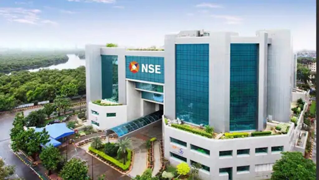 NSE રજિસ્ટર્ડ રોકાણકારોનો આધાર 10 કરોડ (100 મિલિયન) અનન્ય રોકાણકારો (યુનિક PAN) અને કુલ 19 કરોડ (190 મિલિયન) ખાતાઓને પાર કરે છે