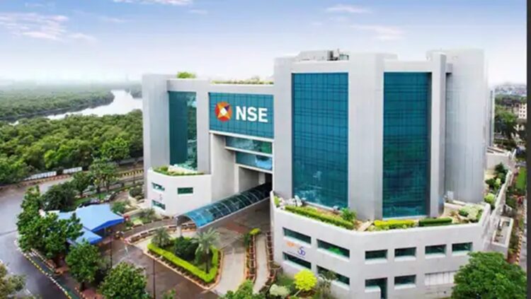 NSE રજિસ્ટર્ડ રોકાણકારોનો આધાર 10 કરોડ (100 મિલિયન) અનન્ય રોકાણકારો (યુનિક PAN) અને કુલ 19 કરોડ (190 મિલિયન) ખાતાઓને પાર કરે છે