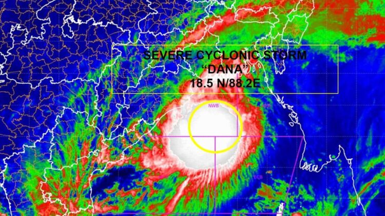 ચક્રવાત દાના પારાદીપ બંદરની નજીક પહોંચ્યું, સત્તાવાળાઓએ સલામતીનાં પગલાં લીધાં