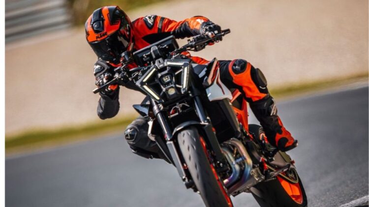 KTM એ Duke લાઇનઅપના 30 વર્ષની ઉજવણી કરવા 990 Duke R નું અનાવરણ કર્યું