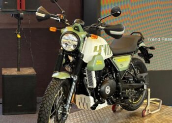 Royal Enfield Scram 440 એ Motoverse 2024 પર કવર તોડ્યું; લક્ષણો તપાસો