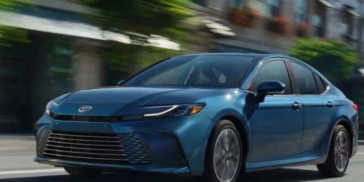 Toyota India 11 ડિસેમ્બરે 2025 Camry લોન્ચ કરશે; લક્ષણો તપાસો