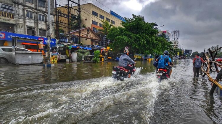 હવામાન અપડેટ: બંગાળની ખાડીમાં ડિપ્રેશન વધુ તીવ્ર બને છે, તમિલનાડુ, પુડુચેરી અને આંધ્રપ્રદેશ માટે ભારે વરસાદની ચેતવણી