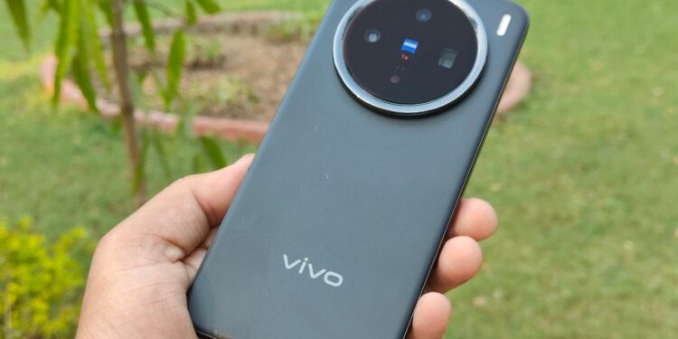 vivo X200 રિવ્યૂ - માઇન્ડ બોગલિંગ કેમેરા | હાઇ-એન્ડ પર્ફોર્મન્સ | તેજસ્વી પ્રદર્શન | ટકાઉ ડિઝાઇન