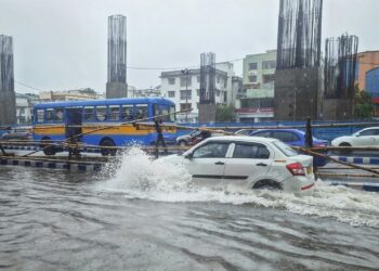 હવામાન અપડેટ: તમિલનાડુ, કેરળ અને દરિયાકાંઠાના વિસ્તારોમાં ભારે વરસાદ; શીત લહેર અને ગાઢ ધુમ્મસ ઉત્તરીય રાજ્યોને અસર કરશે