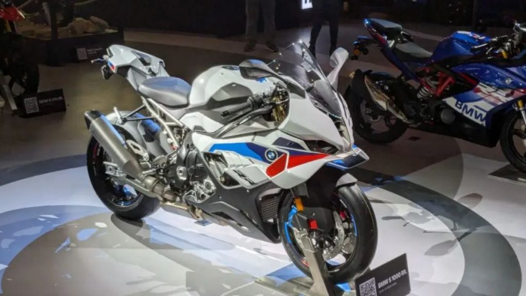 BMW Motorrad ભારતમાં રૂ. 21.90 લાખમાં 2025 S 1000 RR લોન્ચ કરે છે; લક્ષણો તપાસો