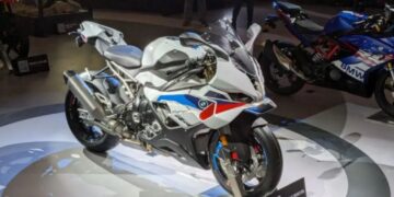 BMW Motorrad ભારતમાં રૂ. 21.90 લાખમાં 2025 S 1000 RR લોન્ચ કરે છે; લક્ષણો તપાસો