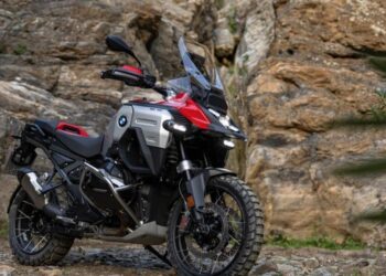 BMW R 1300 GS એડવેન્ચર ટીઝ્ડ; શું અપેક્ષા રાખવી તે અહીં છે