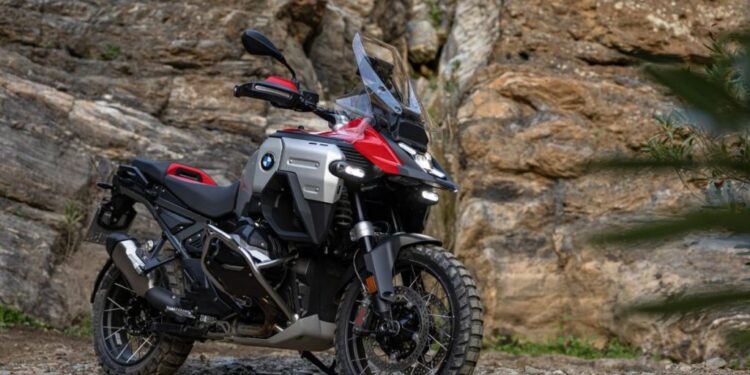 BMW R 1300 GS એડવેન્ચર ટીઝ્ડ; શું અપેક્ષા રાખવી તે અહીં છે