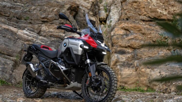 BMW R 1300 GS એડવેન્ચર ટીઝ્ડ; શું અપેક્ષા રાખવી તે અહીં છે