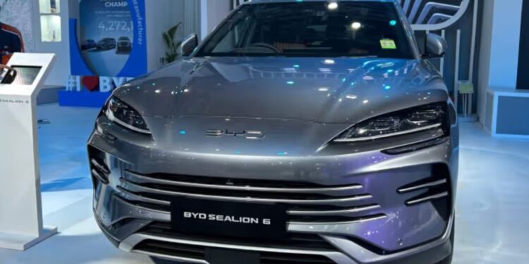 BYD ઓટો એક્સ્પો 2025માં સીલિયન 6 PHEVનું પ્રદર્શન કરે છે; લક્ષણો તપાસો