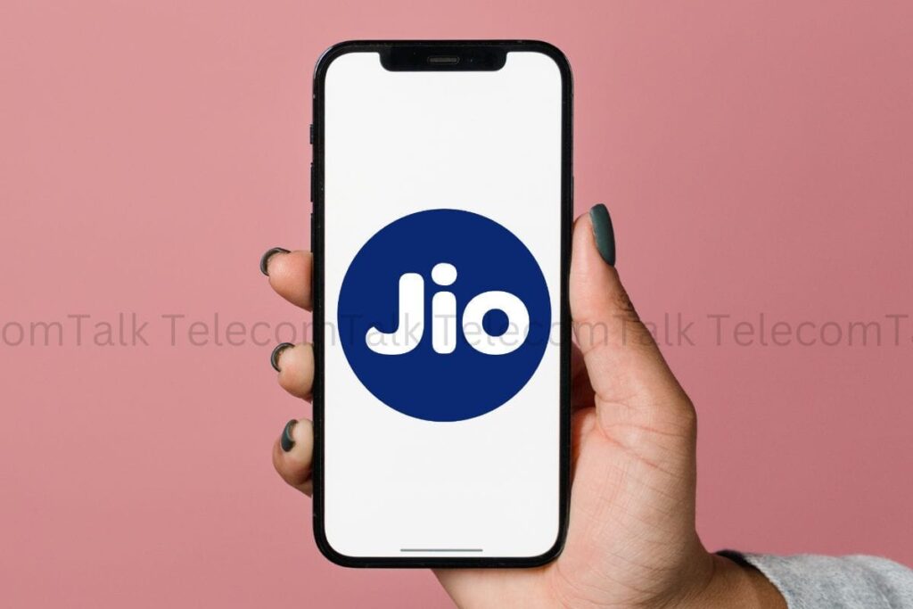 Jio ફેમિલી પોસ્ટપેડ મોબાઇલ પ્લાન 2025માં ઉપલબ્ધ છે