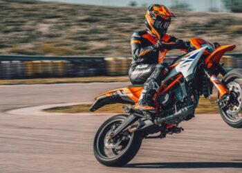 KTM 390 SMC R સત્તાવાર સ્પષ્ટીકરણો જાહેર; અહીં ટોચની સુવિધાઓ છે જે તમારે જાણવાની જરૂર છે