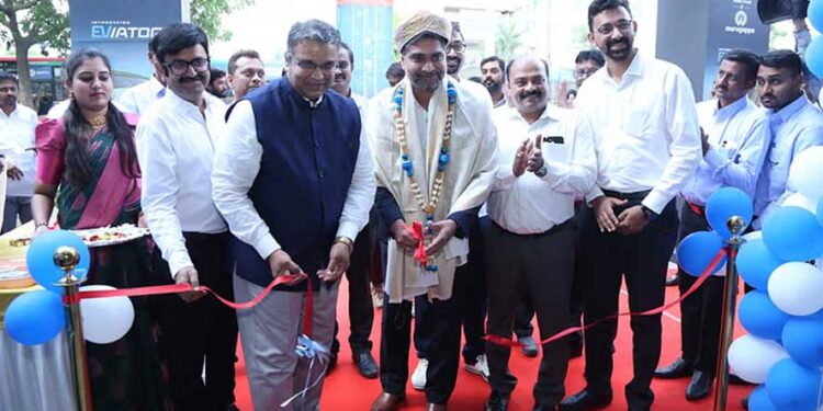 મોન્ટ્રા ઇલેક્ટ્રિક કર્ણાટકમાં પ્રથમ ઇ-એસસીવી ડીલરશીપ ખોલે છે | સ્વત્વાપ્રતિરોષી