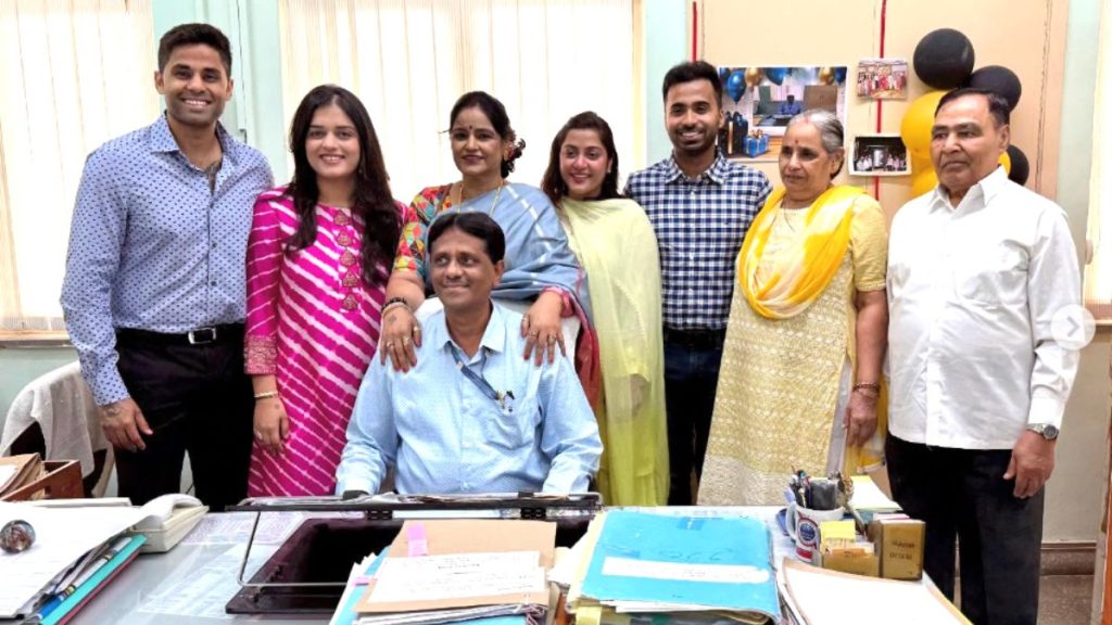 તેના પિતા નિવૃત્ત થતાં સૂર્યકુમાર યાદવ પેન્સની હાર્દિક નોંધ: 'આગામી ઇનિંગ્સ માટે તૈયાર કરવાનો સમય, પપ્પા'