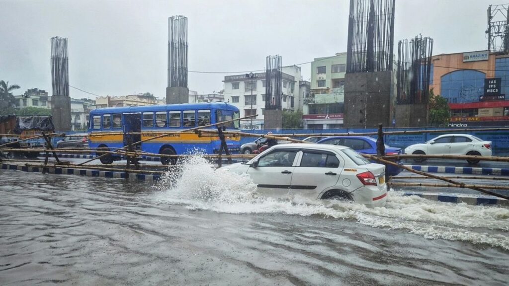 હવામાન અપડેટ: ચોમાસા કેરળ, મહારાષ્ટ્ર, કર્ણાટક, ઓડિશા, તેલંગાણા, આંધ્રપ્રદેશ અને ઇશાન ભારત પર ભારે ભારે વરસાદથી ભારે વરસાદ લાવે છે