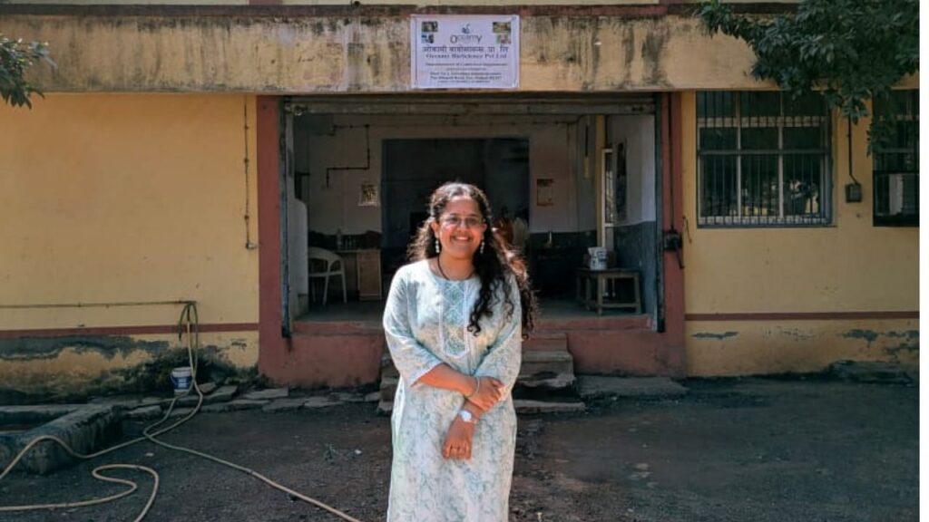 હીલિંગ પશુધન, સશક્તિકરણ ખેડુતો: કેવી રીતે મહારાષ્ટ્રિયન મહિલા ગ્રામીણ પ્રાણીની સંભાળને પરિવર્તિત કરવા માટે સૂક્ષ્મજીવાણુઓનો ઉપયોગ કરી રહી છે