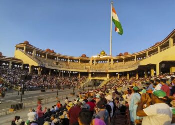 BSF પંજાબની સરહદો પર એકાંતને હરાવીને હેન્ડશેક્સ અથવા ગેટ ખોલ્યા વિના આજે ફરી શરૂ કરવા માટે