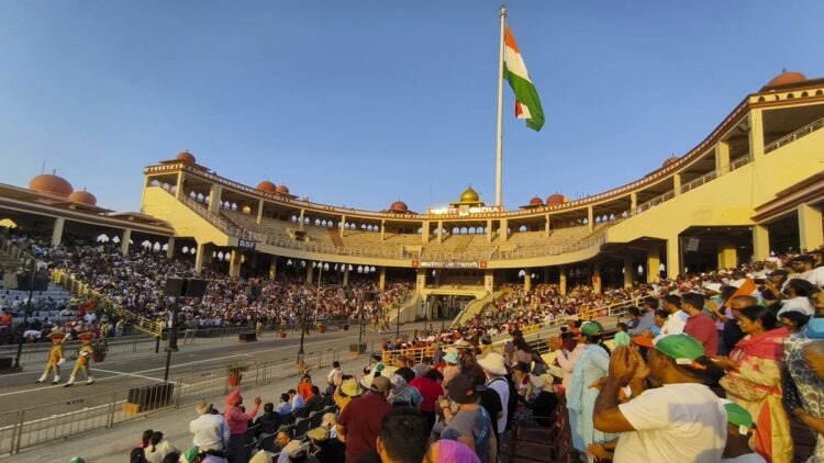 BSF પંજાબની સરહદો પર એકાંતને હરાવીને હેન્ડશેક્સ અથવા ગેટ ખોલ્યા વિના આજે ફરી શરૂ કરવા માટે