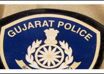 એક્સિસ બેંક મેનેજરે સુરતમાં રૂ. 2.20 કરોડના છેતરપિંડીના કેસમાં બુક કરાવી - દેશગુજરાત