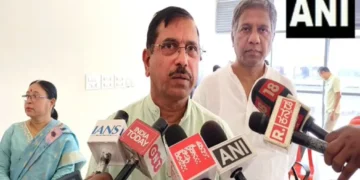 કર્ણાટક સમાચાર: ઉમેદવારએ NEET પરીક્ષા દરમિયાન જેનુને દૂર કરવાનું કહ્યું, કેન્દ્રીય પ્રધાન પ્રલહદ જોશી પ્રતિક્રિયા આપે છે, સીએમ તરીકે કાર્ય કરવા માટે