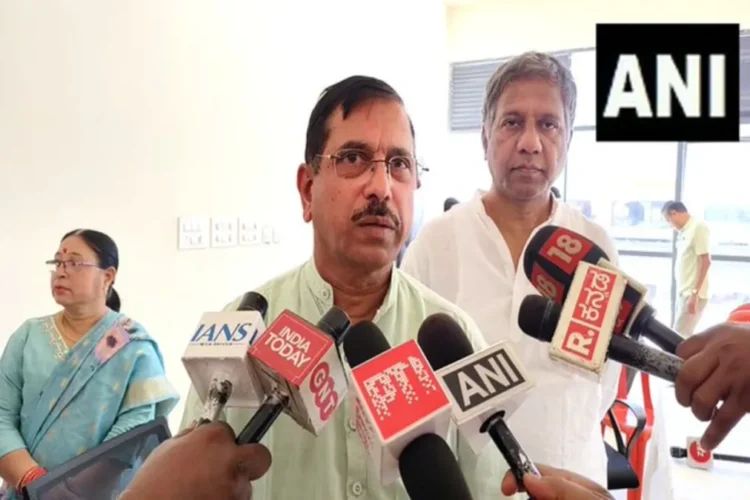 કર્ણાટક સમાચાર: ઉમેદવારએ NEET પરીક્ષા દરમિયાન જેનુને દૂર કરવાનું કહ્યું, કેન્દ્રીય પ્રધાન પ્રલહદ જોશી પ્રતિક્રિયા આપે છે, સીએમ તરીકે કાર્ય કરવા માટે