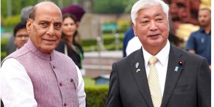 જાપાનના સંરક્ષણ પ્રધાન જનરલ નકાટણીએ સંરક્ષણ સંબંધોને મજબૂત બનાવવા માટે રાજનાથ સિંહ સાથે વાત કરી - તસવીરોમાં