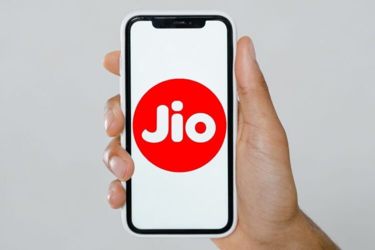જિઓ એપ્રિલ 2025 માં લાખો નવા સક્રિય વપરાશકર્તાઓને ઉમેરે છે, એરટેલ ગુમાવે છે