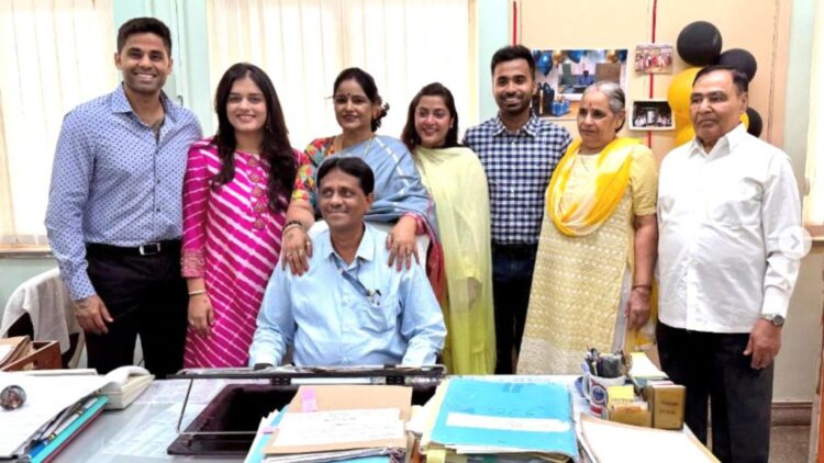 તેના પિતા નિવૃત્ત થતાં સૂર્યકુમાર યાદવ પેન્સની હાર્દિક નોંધ: 'આગામી ઇનિંગ્સ માટે તૈયાર કરવાનો સમય, પપ્પા'