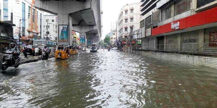 દિલ્હીએ અચાનક ધૂળની વાવાઝોડા અને ભારે વરસાદથી ફટકો માર્યો, આવતા દિવસો માટે આઇએમડી પીળો ચેતવણી આપે છે