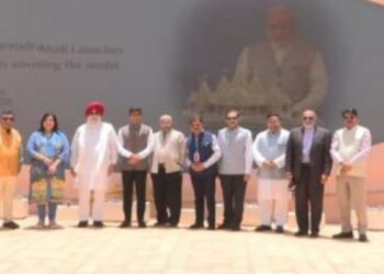 “દિવ્ય દર્શન…”: શ્રીકાંત શિંદેની આગેવાની હેઠળના ઓલ-પાર્ટી પ્રતિનિધિ અબુ ધાબીમાં બાપસ મંદિરની મુલાકાત લીધી