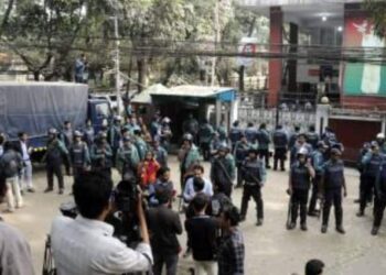 બાંગ્લાદેશ: Dhaka ાકાના ઘણા વિસ્તારોમાં આર્મીએ જાહેર મેળાવડા પર અનિશ્ચિત પ્રતિબંધ લાદ્યો