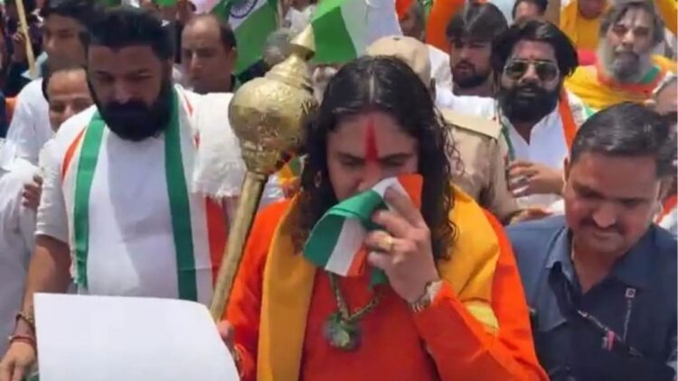 બાલમુકુંદ આચાર્ય વાયરલ વિડિઓ: અપમાન? ભાજપના ધારાસભ્યએ ટ્રાઇકર સાથે પરસેવો લૂછતો જોયો, વિડિઓ વાયરલ થાય છે