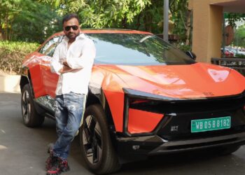 લેમ્બોર્ગિની ઉરુસ માલિક તેના નવા મહિન્દ્રાને પ્રેમ કરે છે 6