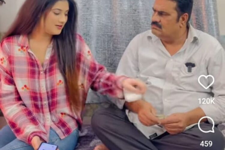 વાયરલ વિડિઓ: પુત્રી તેના પિતાને છેતરવાની અનન્ય રીત બનાવે છે, પપ્પા પાસે ચૂકવણી કરવા સિવાય બીજો કોઈ વિકલ્પ નથી, કેમ તપાસો?