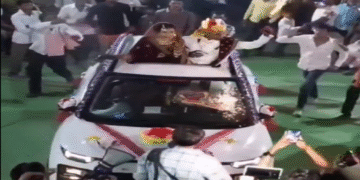 વાયરલ વિડિઓ: વરરાજા તેના લગ્નમાં ફટાકડા વોરિયર ફેરવે છે, ઓવરડ્રાઇવમાં સોશિયલ મીડિયા