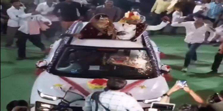 વાયરલ વિડિઓ: વરરાજા તેના લગ્નમાં ફટાકડા વોરિયર ફેરવે છે, ઓવરડ્રાઇવમાં સોશિયલ મીડિયા