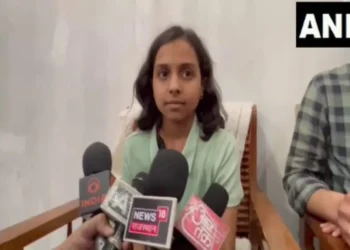"હું મારા પિતાના મૃત્યુનો બદલો લઈશ": શહીદ સાર્જન્ટ સુરેન્દ્ર મોગાની પુત્રી આર્મીમાં જોડાવા માટે વ્રત, પાકિસ્તાનના આતંકને સમાપ્ત કરવાની હાકલ કરે છે