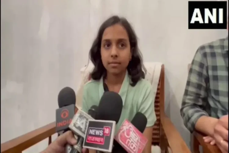"હું મારા પિતાના મૃત્યુનો બદલો લઈશ": શહીદ સાર્જન્ટ સુરેન્દ્ર મોગાની પુત્રી આર્મીમાં જોડાવા માટે વ્રત, પાકિસ્તાનના આતંકને સમાપ્ત કરવાની હાકલ કરે છે