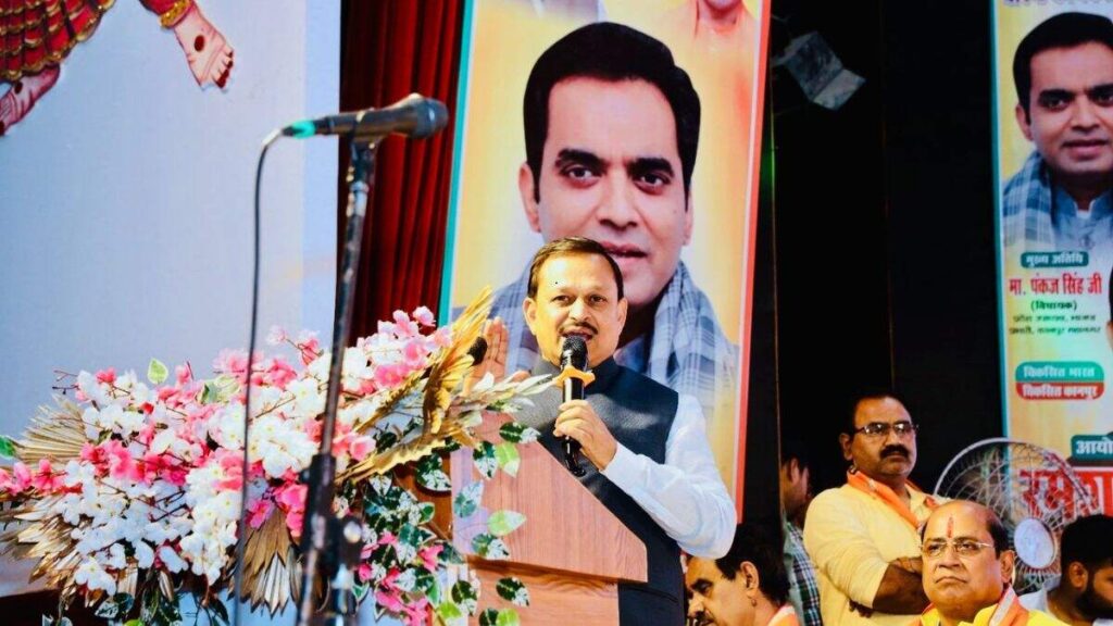 કાનપુર: પત્રકારથી બનેલા-સાંસદ, રમેશ અવસ્થી, એક વર્ષ office ફિસમાં પૂર્ણ કરે છે, એક ભવ્ય સમારોહ સાથે ઉજવણી કરે છે