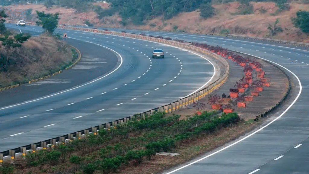ગંગા એક્સપ્રેસ વે પૂર્વી અપમાં industrial દ્યોગિક વૃદ્ધિને વેગ આપવા માટે, બાલિયા, વારાણસી, મિર્ઝાપુર માટે સીધી કનેક્ટિવિટી સુધારવા માટે