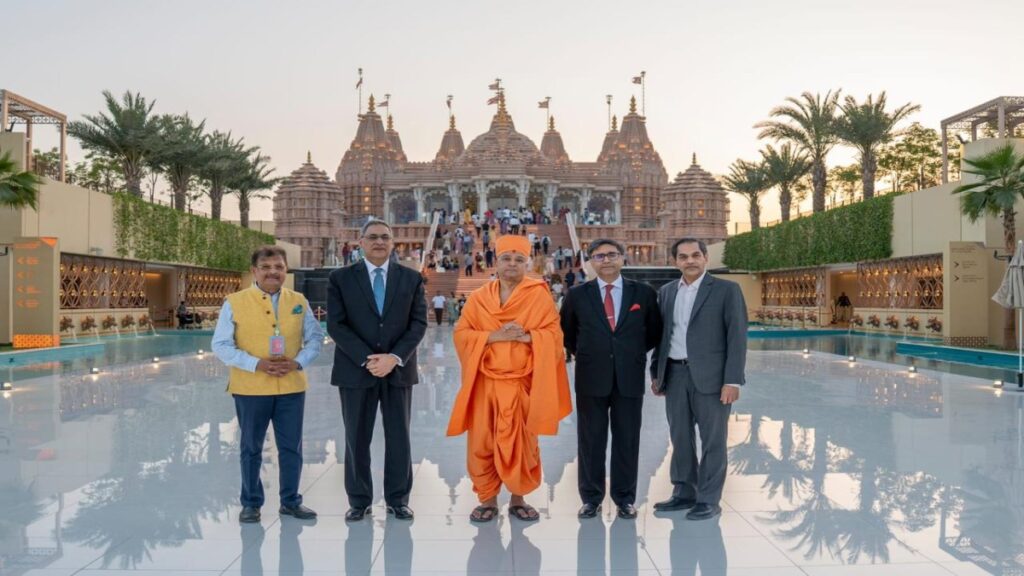 ભારતના વિદેશ સચિવ શ્રી વિક્રમ મિસરી, અબુધાબીમાં BAPS હિન્દુ મંદિર દ્વારા deeply ંડે ખસેડવામાં