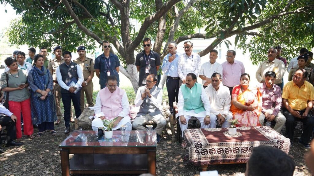 વિક્સિત કૃશી સંકલ્પ અભિયાન 2025: શિવરાજસિંહ ચૌહાન ઉત્તરાખંડના ખેડુતો સાથે સંપર્ક કરે છે, ટેકો અને ઉકેલોનું વચન આપે છે