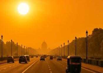 45 ° સે નજીક દિલ્હી તાપમાન; આઇએમડી ઇશ્યૂ ઓરેન્જ ચેતવણી જેમ કે હીટવેવ ચાલુ છે