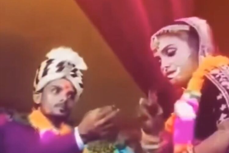 કન્યા પુરૂષ વાયરલ વિડિઓ: મીઠી લગ્ન યુદ્ધ! કન્યાએ પુરૂષની મીઠાઇને નકારી કા, ્યો, વરરાજા આ જેવા બદલોમાં મીઠાઈને બહાર કા .ે છે