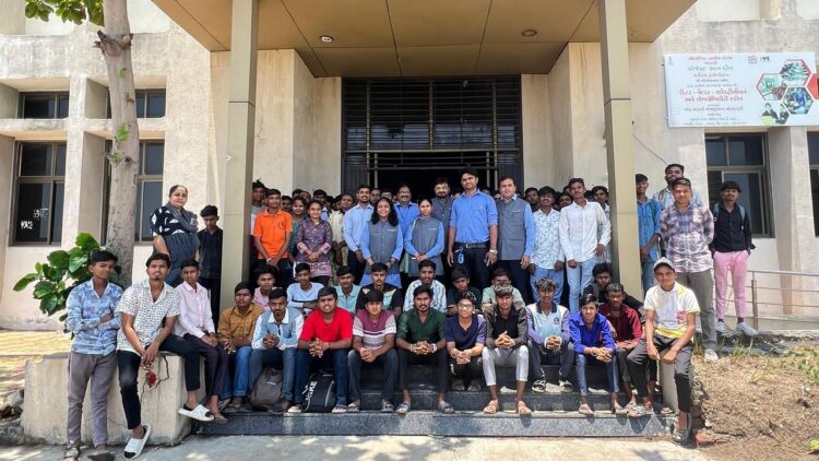 કૌશલ્ય વિકાસ અને વ્યવસાયિક તાલીમ વધારવા માટે ગુજરાત, ઇટીઆ એટલી ખાતે કોરોમંડલ ઇન્ટરનેશનલ અપગ્રેડ કરેલી વર્કશોપ સુવિધા