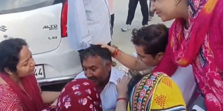 ગાઝિયાબાદ વાયરલ વિડિઓ: height ંચાઈ! પોલીસ સ્ટેશનની સામે વ્યક્તિને ગોળી મારીને ગોળી મારી હતી; નાના ઝઘડાને કારણે મોત