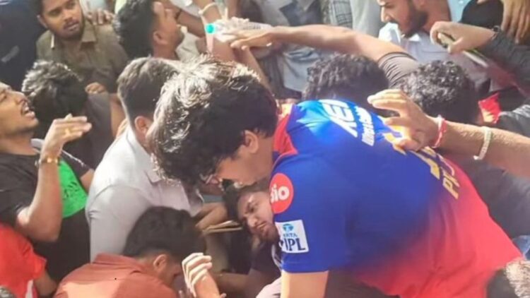 ચિન્નાસ્વામી સ્ટેડિયમ સ્ટેમ્પેડ: આરસીબીની આઈપીએલ 2025 વિજય ઉજવણી 7 મૃત સાથે દુ: ખદ બને છે, 25 થી વધુ ઘાયલ